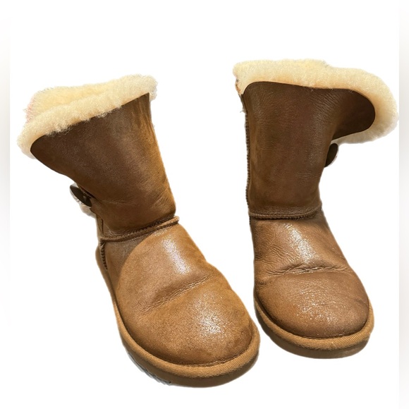 Ugg Boots Fur Lined Swarovski Crystal Button Size 5 to 5.5 - Picture 3 of 12